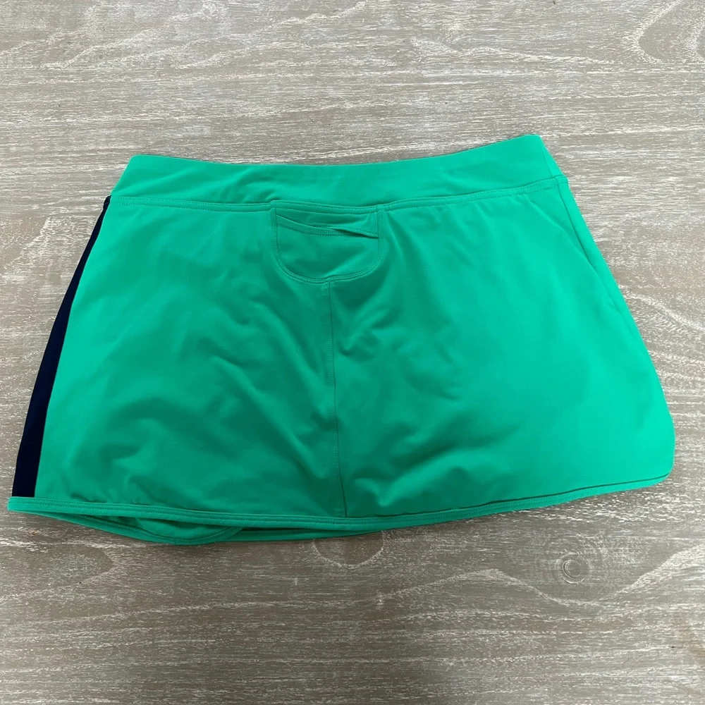 Champion brand Kelly green workout skirt with blue side stripe. Size med. - Picture 2 of 2